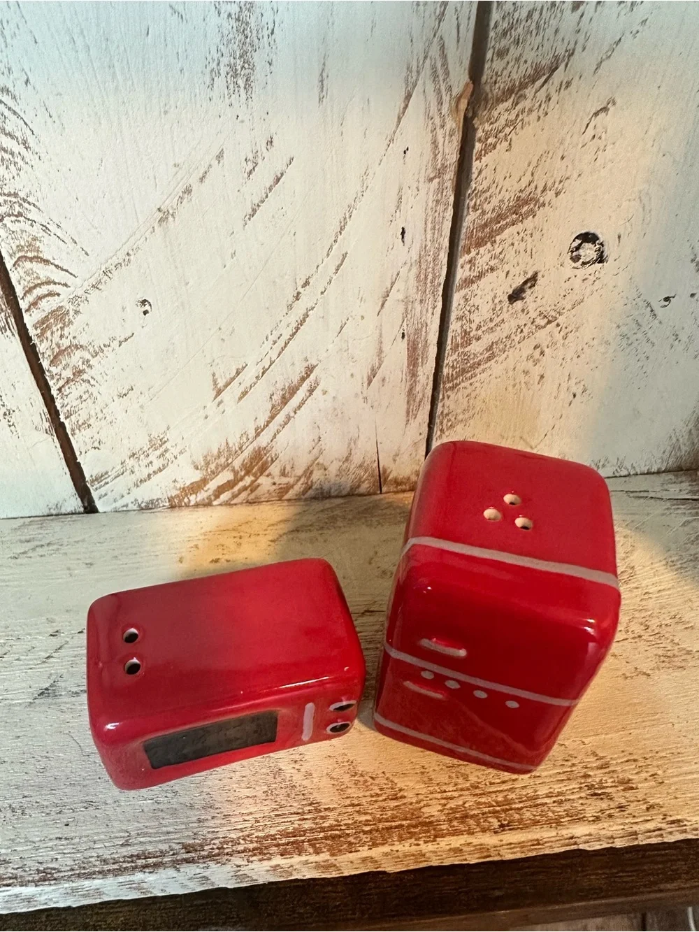 Mini Retro Red Refrigerator & Microwave Salt & Pepper Shaker Set - Cracker Barre